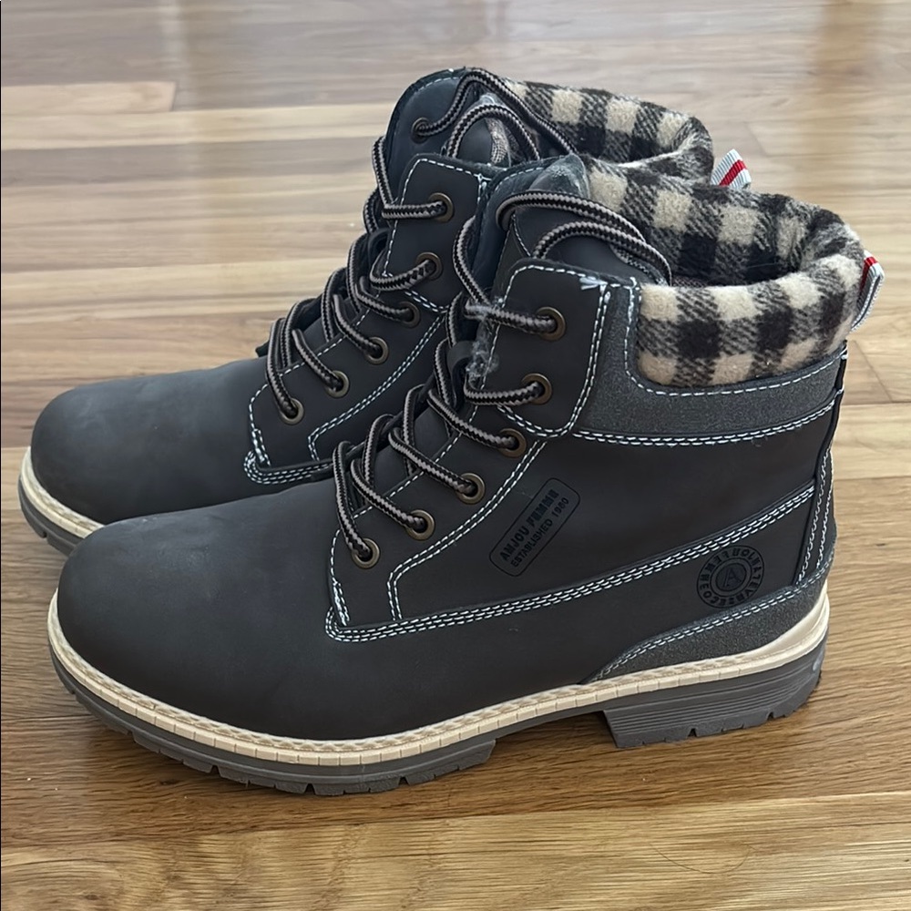 Women’s hiking boots